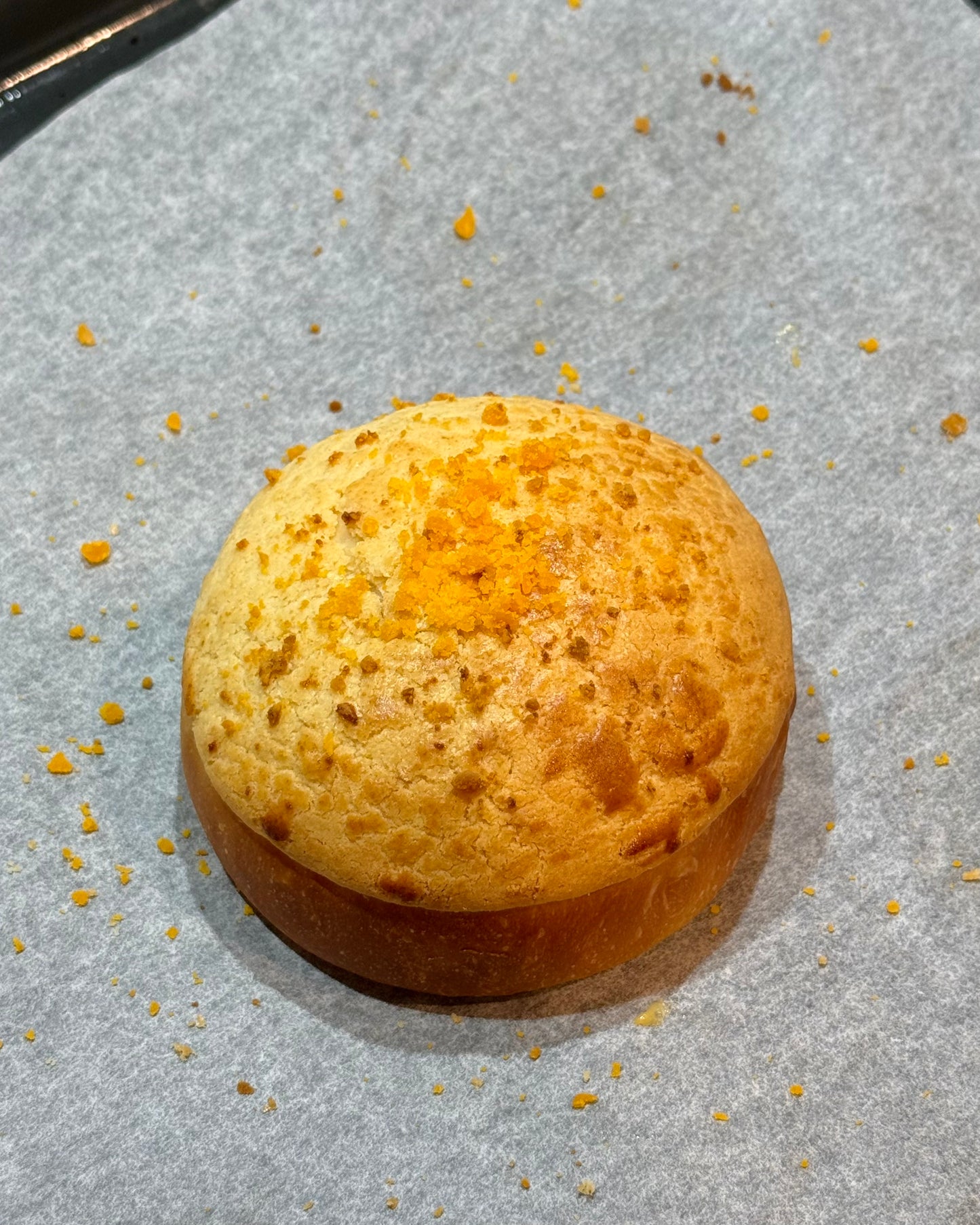 Lava Salted Egg Yolk Bolo Bun (NEW MENU) 流沙奶黃菠蘿包